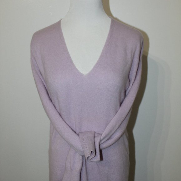 Lavendar pullover sweater - Picture 3 of 3